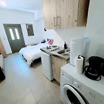 Mani Spot