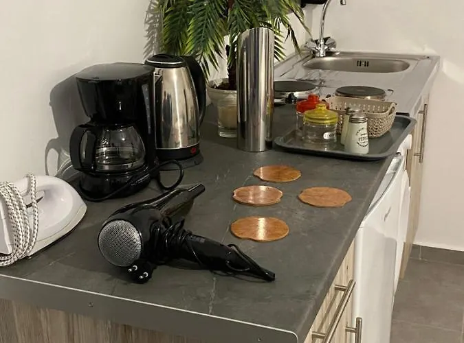 Mani Spot 3* أريبوليس