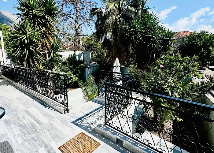 Mani Spot 3* أريبوليس