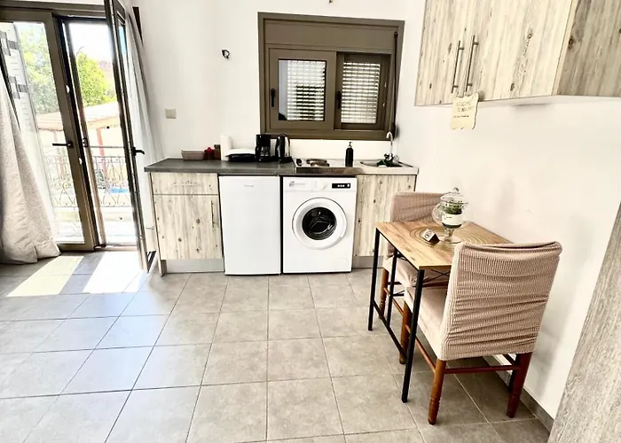 Mani Spot 3* أريبوليس